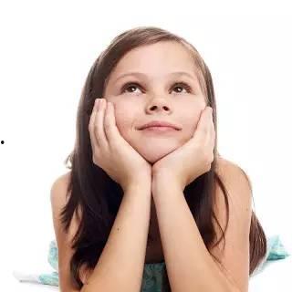 托着下巴吃瓜,揭秘网络时代的“吃瓜群众”现象