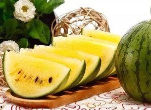 刺梨吃瓜中杯,中杯中的味蕾盛宴