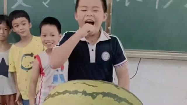 吃学校瓜吃到同学,同学生活趣事集锦