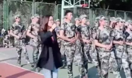 吃瓜军训跳舞链接,揭秘军训跳舞的欢乐瞬间